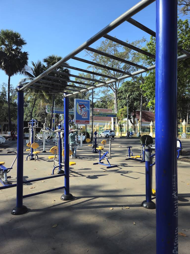 Open air exercise park
