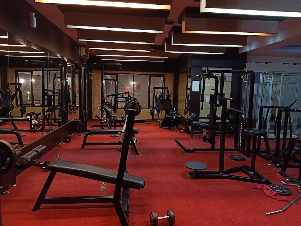 HUSTLE GYM & FITNESS CENTER