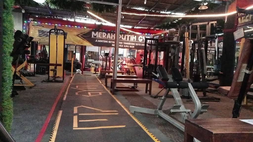 MERAH PUTIH gym & caffee