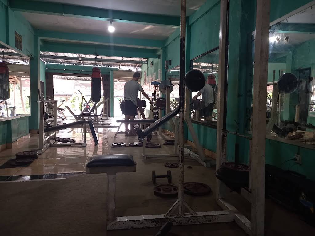 Buldozer Barbell Club