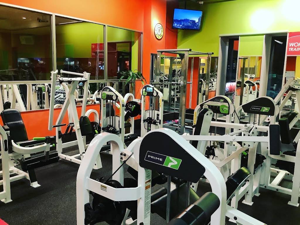 Gold's Gym Commercial Mall Hakata