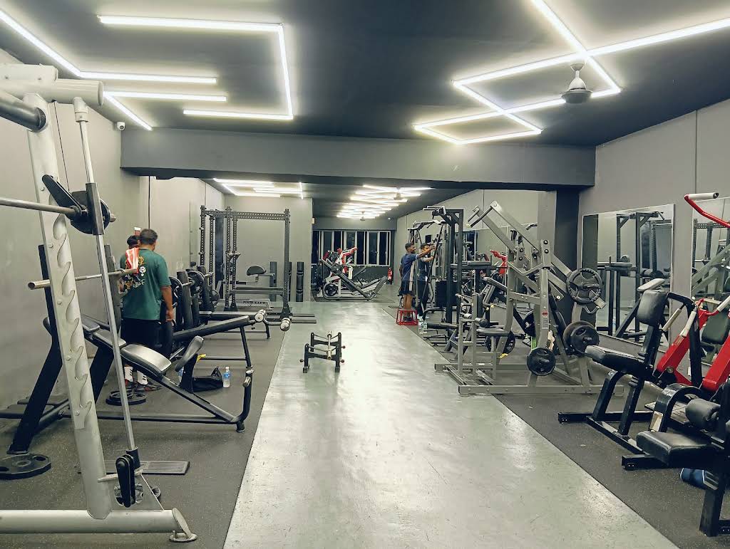 6 PAX FITNESS CENTRE JB
