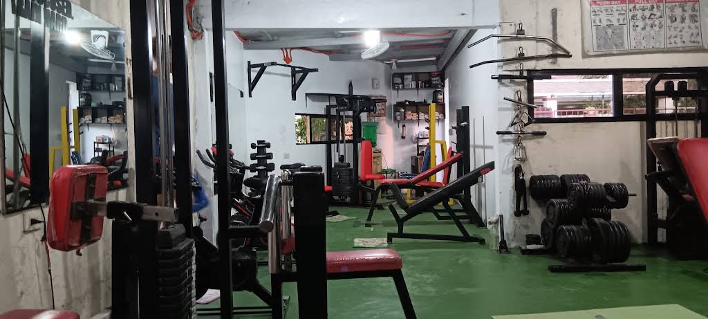 Ripped Muscle Fitness Gym