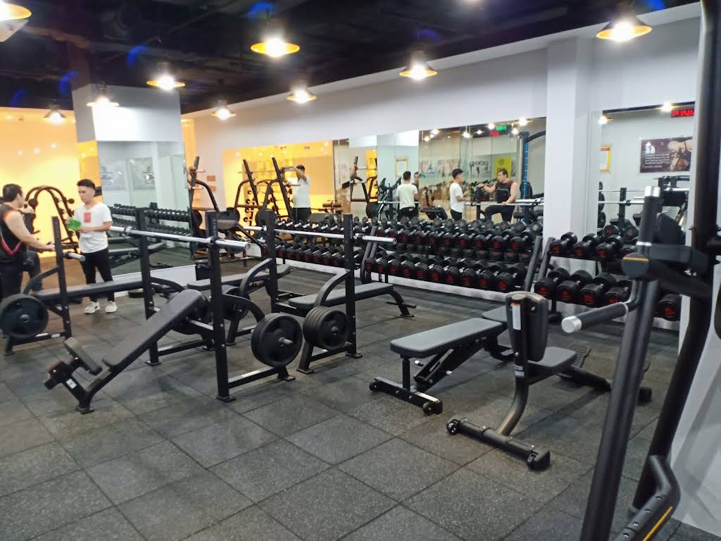 Gold's Gym San Lorenzo Place Mall