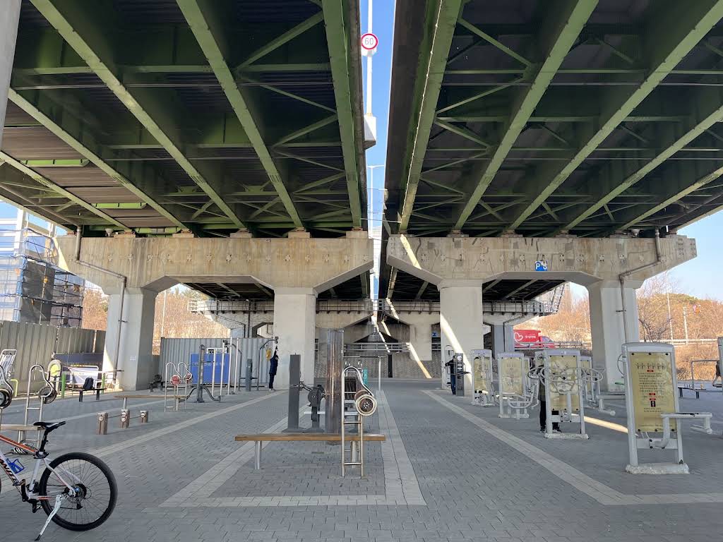 Yanghwa Bridge Outdoor Gym