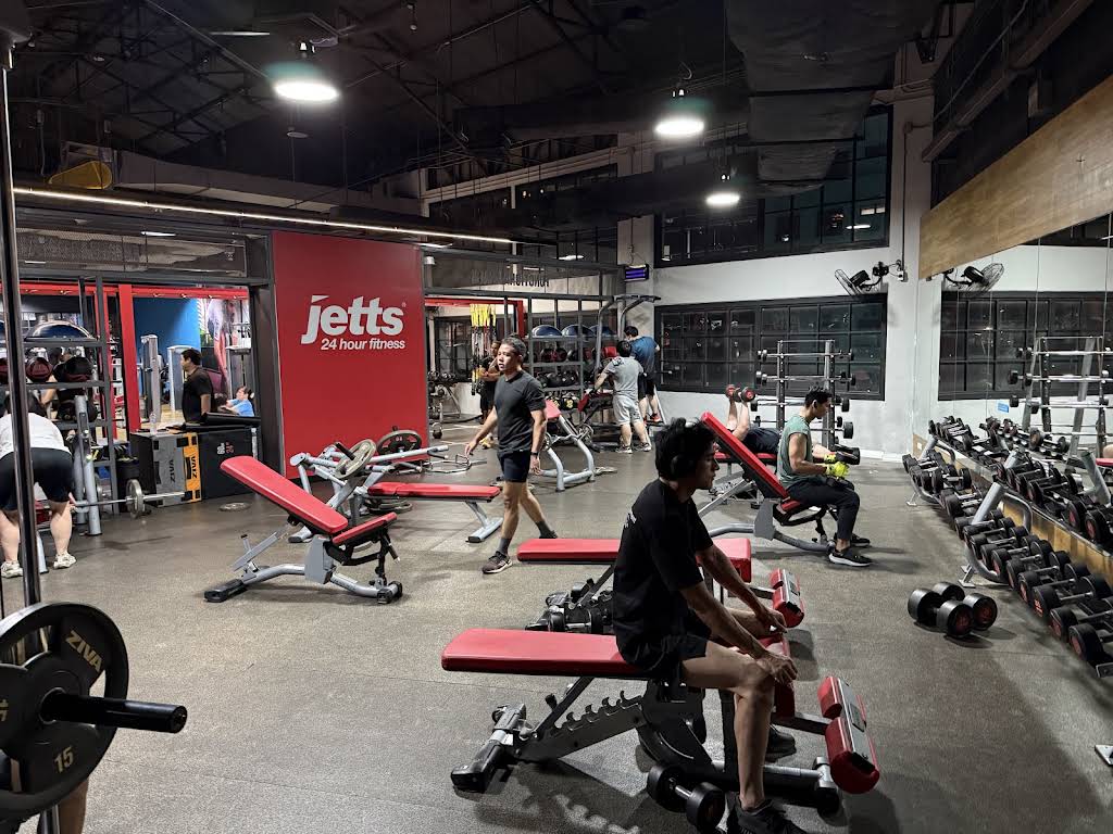 Jetts 24 Hour Fitness Suanplern Market Rama 4