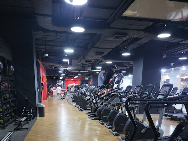 Jetts 24 Hours Fitness - Siam Square One
