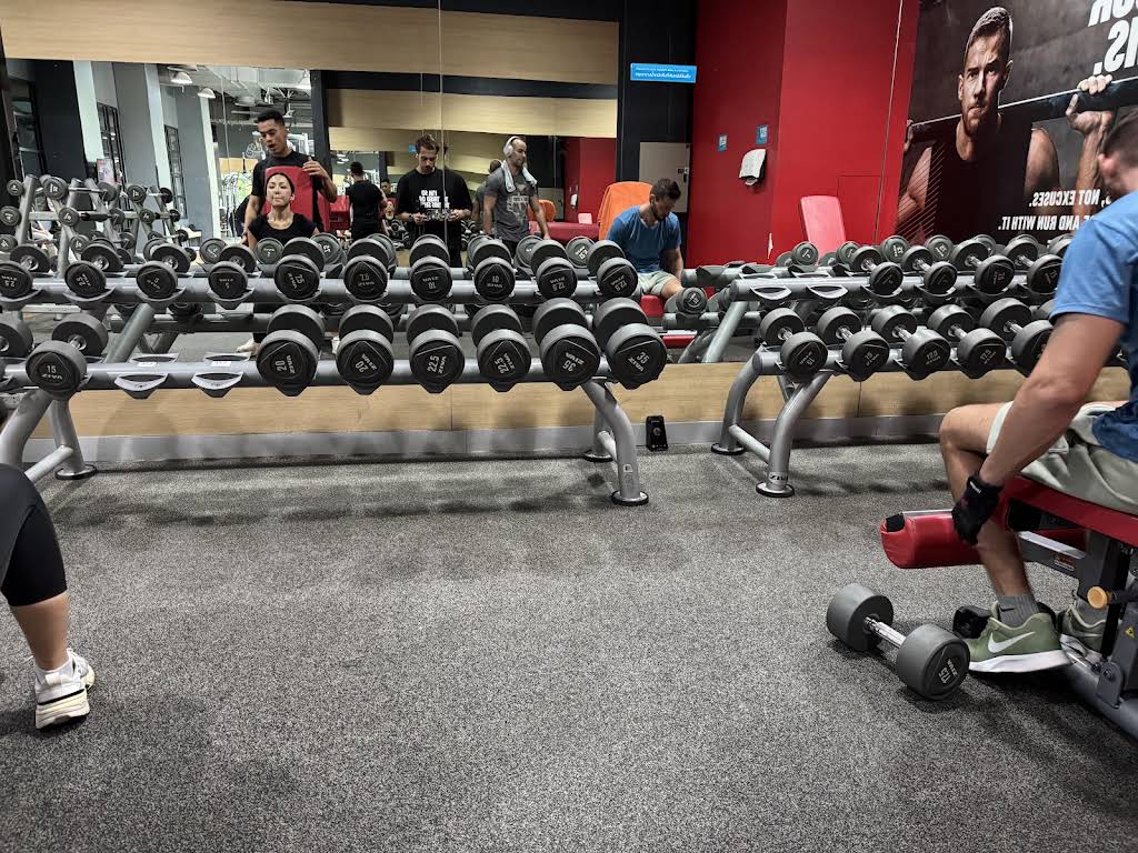 Jetts 24 Hour Fitness - Central Phuket